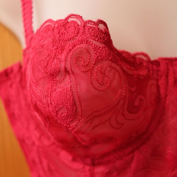 Gillian & O'Malley Red Lace Corset & Thong Set 38 C / Medium Lingerie Set - Picture 4 of 14